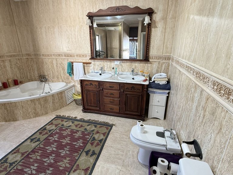 Villa for Sale in Alhaurín El Grande, Malaga 18