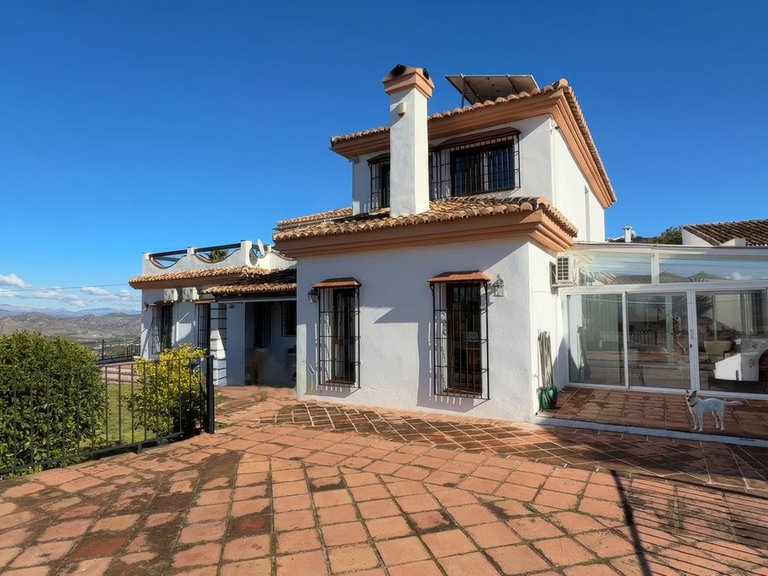 Villa for Sale in Alhaurín El Grande, Malaga 32