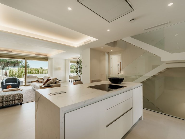 Apartment for Sale in The Golden Mile, Malaga 18