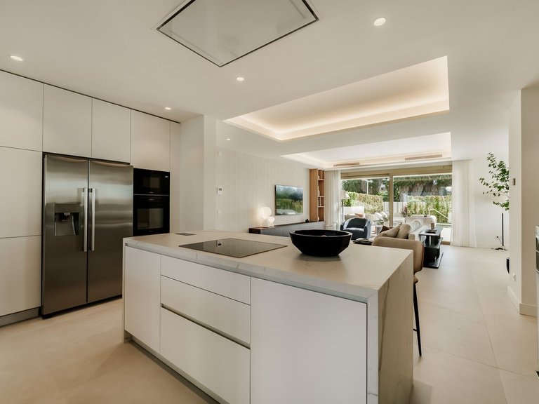 Apartment for Sale in The Golden Mile, Malaga 19