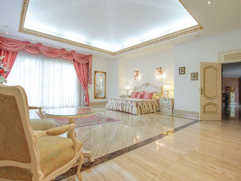 Villa for Sale in Marbella, Malaga 10