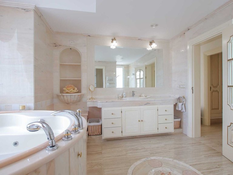 Villa for Sale in Marbella, Malaga 17