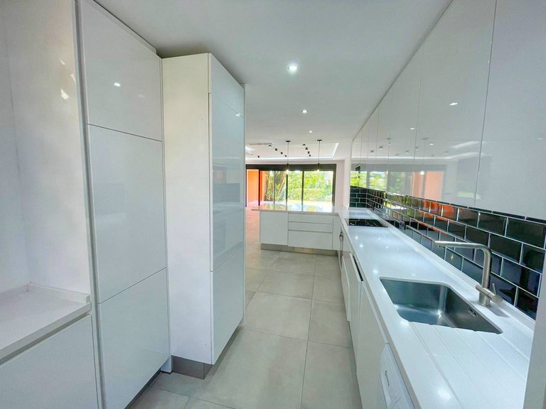 Villa for Sale in El Paraiso, Malaga 11