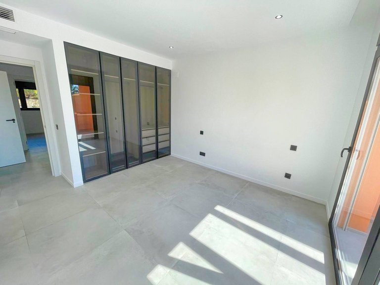 Villa for Sale in El Paraiso, Malaga 16