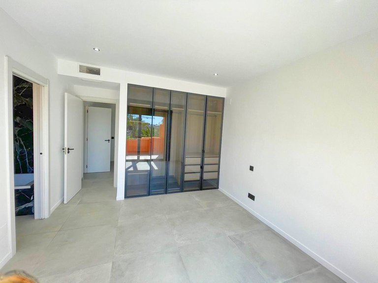 Villa for Sale in El Paraiso, Malaga 17