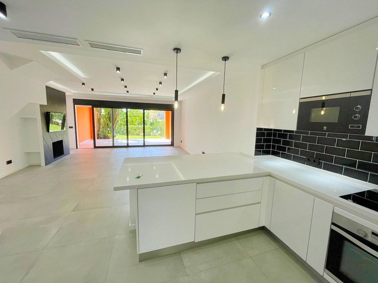 Villa for Sale in El Paraiso, Malaga 2