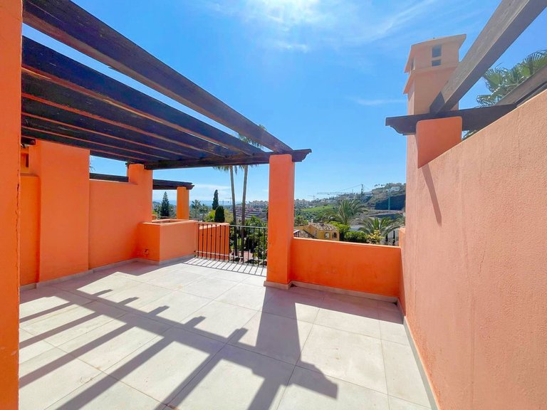 Villa for Sale in El Paraiso, Malaga 32