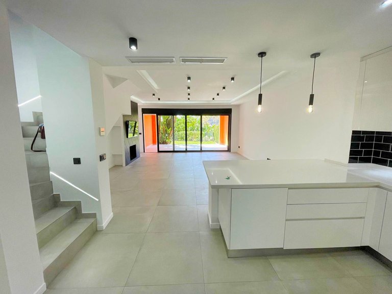 Villa for Sale in El Paraiso, Malaga 5