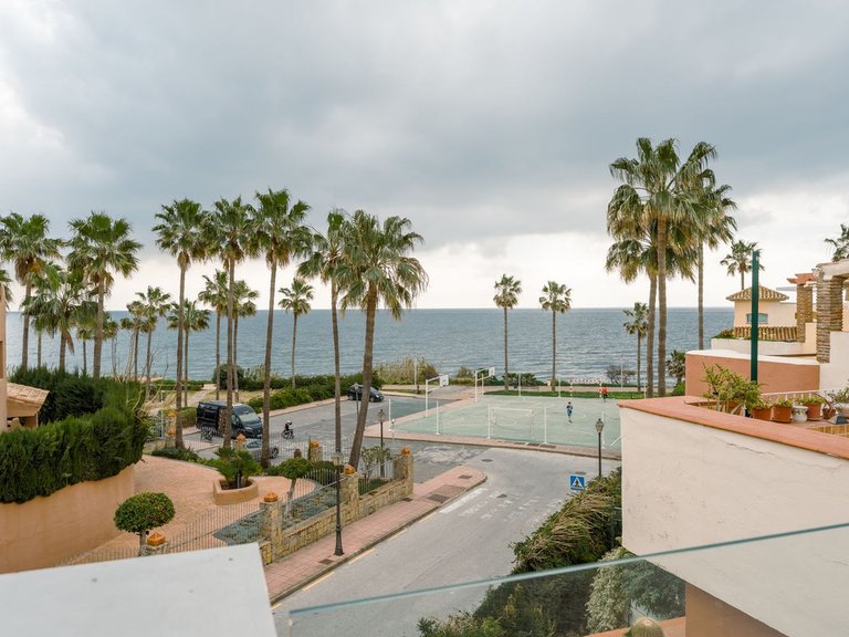 Villa for Sale in New Golden Mile, Malaga 1