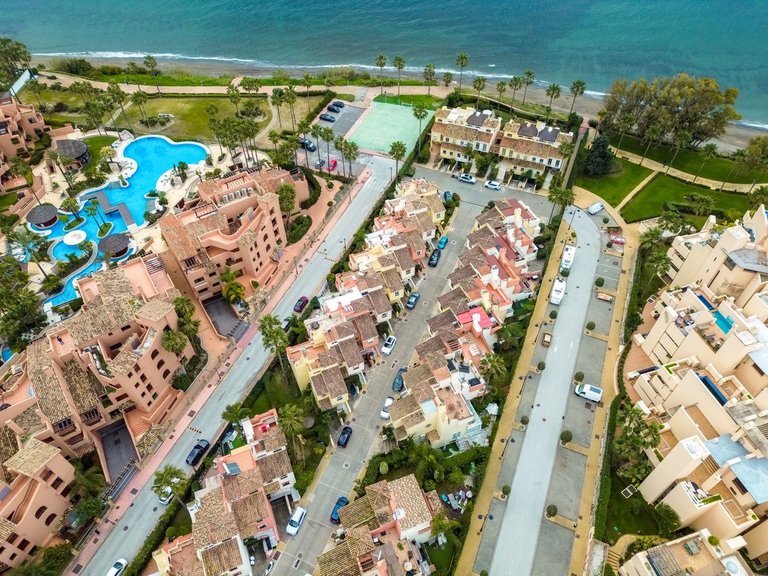 Villa for Sale in New Golden Mile, Malaga 15