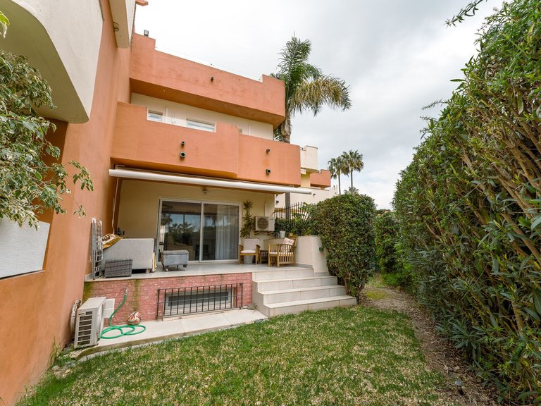 Villa for Sale in New Golden Mile, Malaga 3