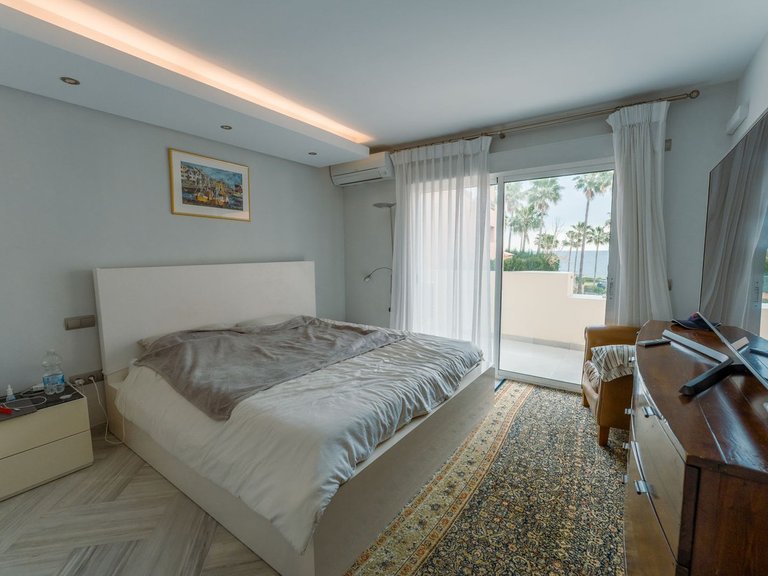 Villa for Sale in New Golden Mile, Malaga 8