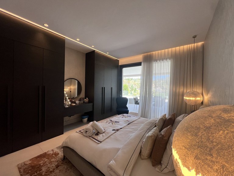Apartment for Sale in The Golden Mile, Malaga 11