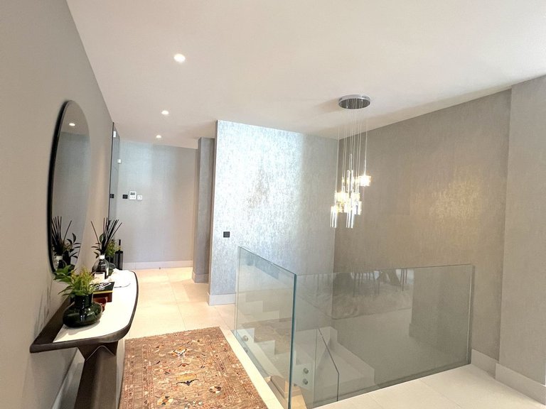 Apartment for Sale in The Golden Mile, Malaga 18