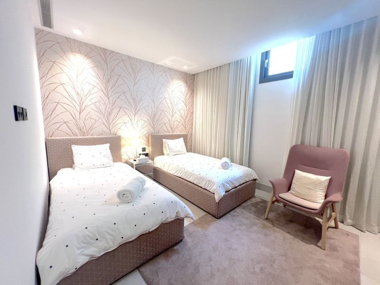 Apartment for Sale in The Golden Mile, Malaga 20