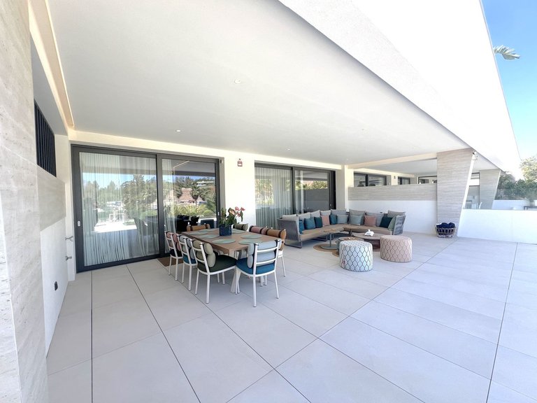 Apartment for Sale in The Golden Mile, Malaga 5