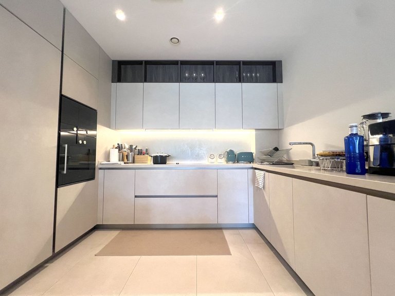 Apartment for Sale in The Golden Mile, Malaga 9