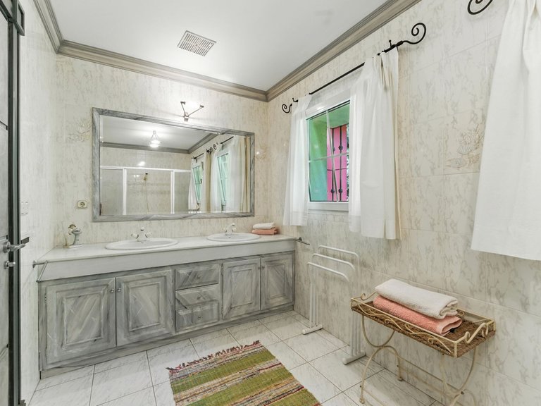 Villa for Sale in Marbella, Malaga 38