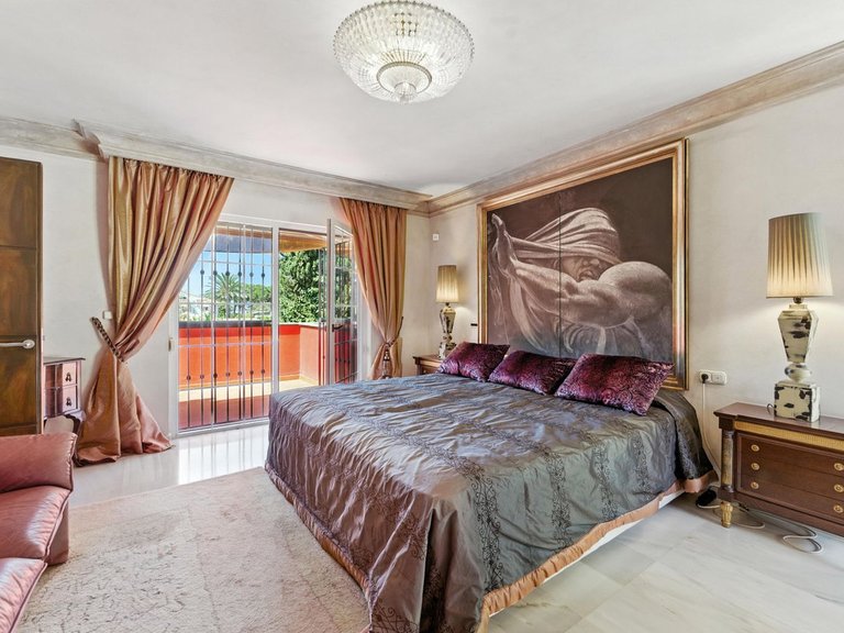 Villa for Sale in Marbella, Malaga 42