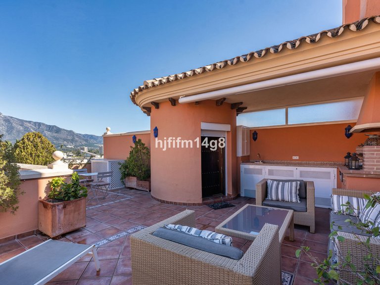 Apartment for Sale in Nueva Andalucía, Malaga 1