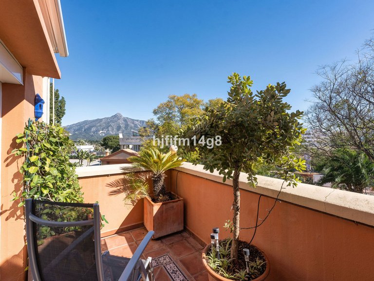 Apartment for Sale in Nueva Andalucía, Malaga 10