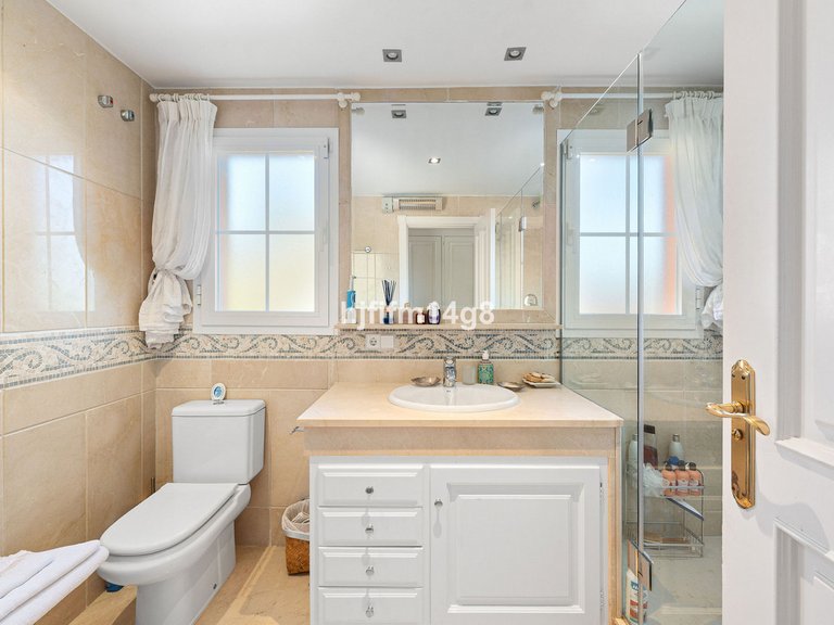 Apartment for Sale in Nueva Andalucía, Malaga 11