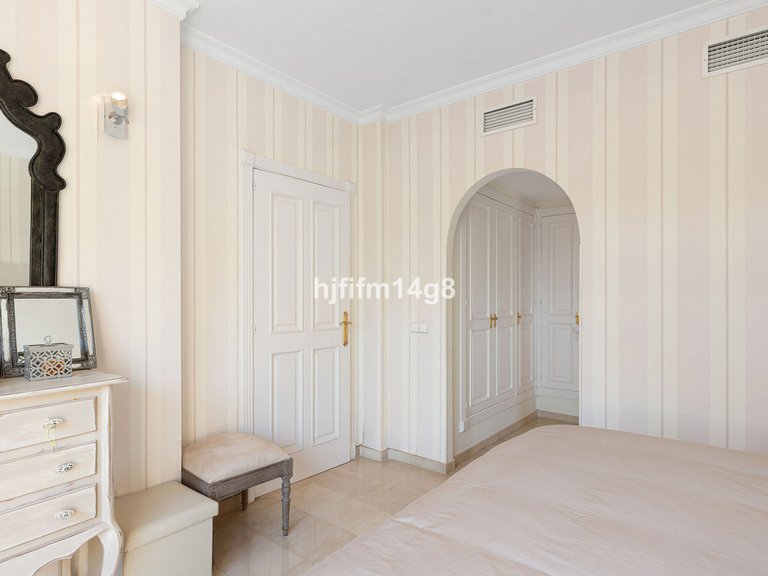 Apartment for Sale in Nueva Andalucía, Malaga 12