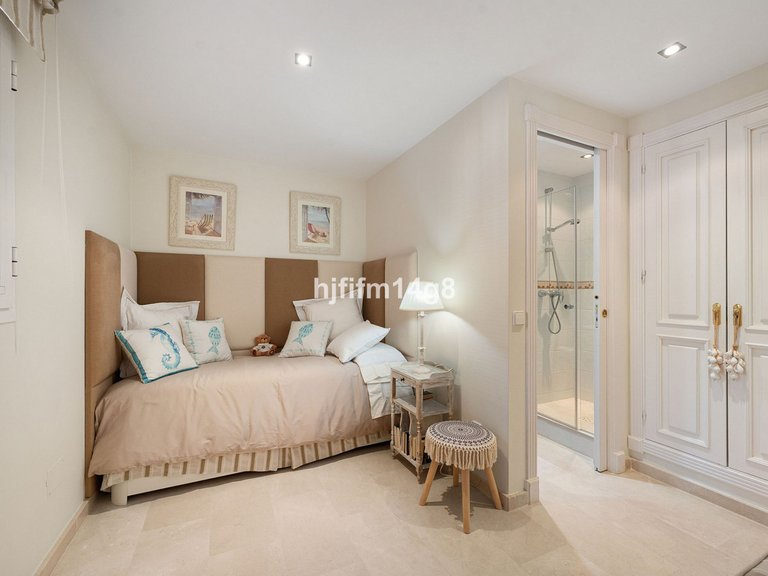 Apartment for Sale in Nueva Andalucía, Malaga 13