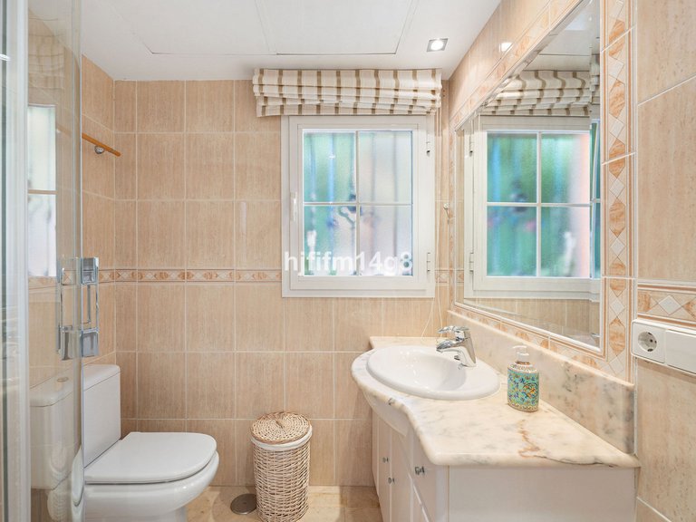 Apartment for Sale in Nueva Andalucía, Malaga 16