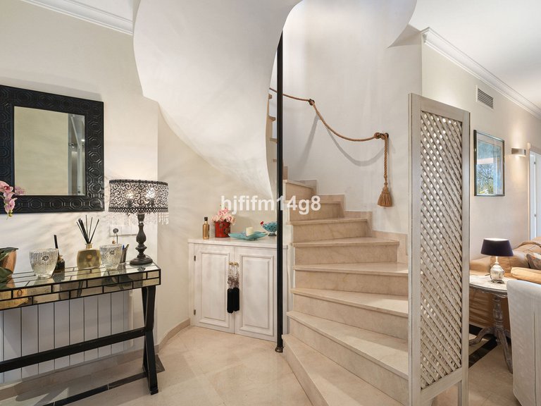 Apartment for Sale in Nueva Andalucía, Malaga 17