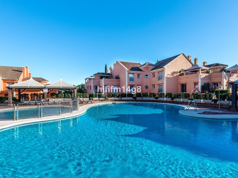 Apartment for Sale in Nueva Andalucía, Malaga 22
