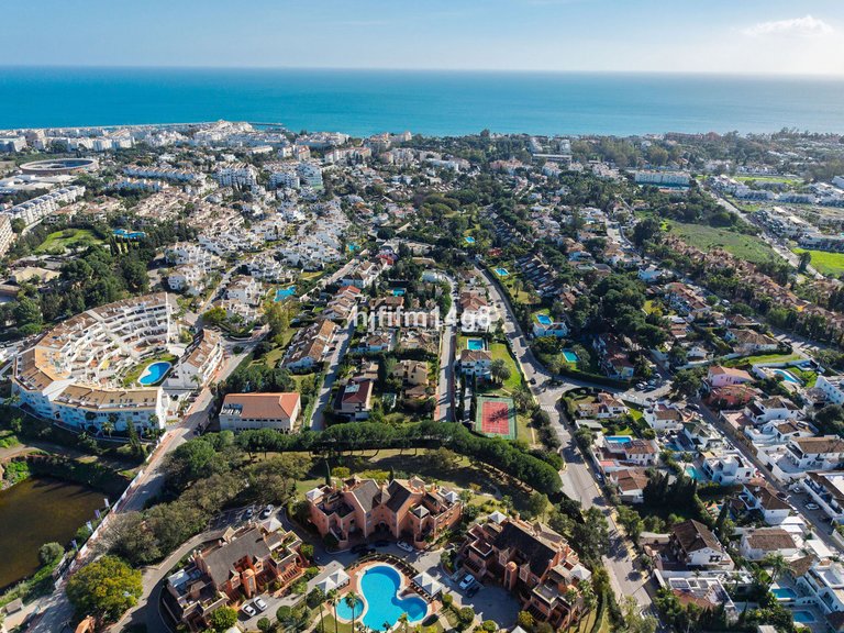 Apartment for Sale in Nueva Andalucía, Malaga 25