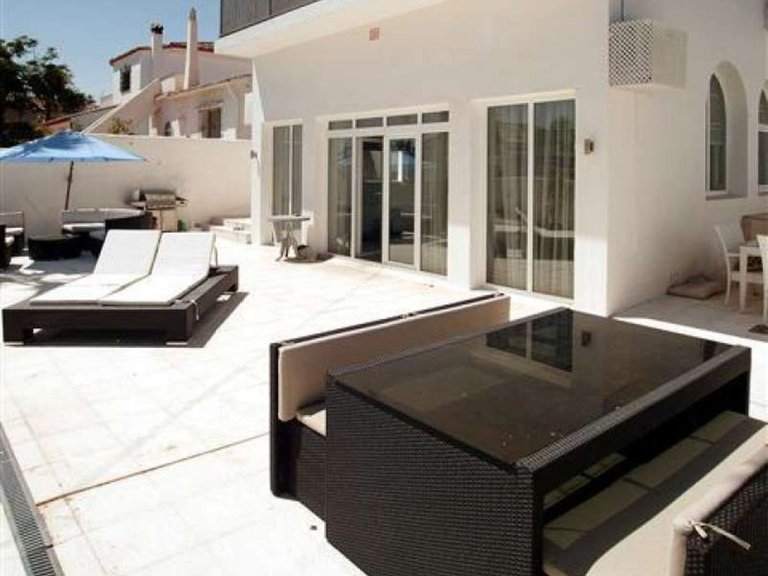 Villa for Sale in Nueva Andalucía, Malaga 1