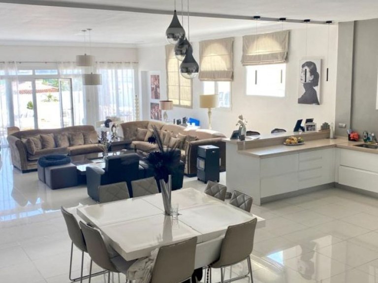 Villa for Sale in Nueva Andalucía, Malaga 3
