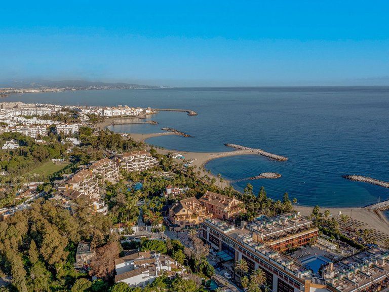 Apartment for Sale in Puerto Banús, Malaga 12