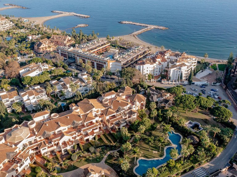 Apartment for Sale in Puerto Banús, Malaga 13