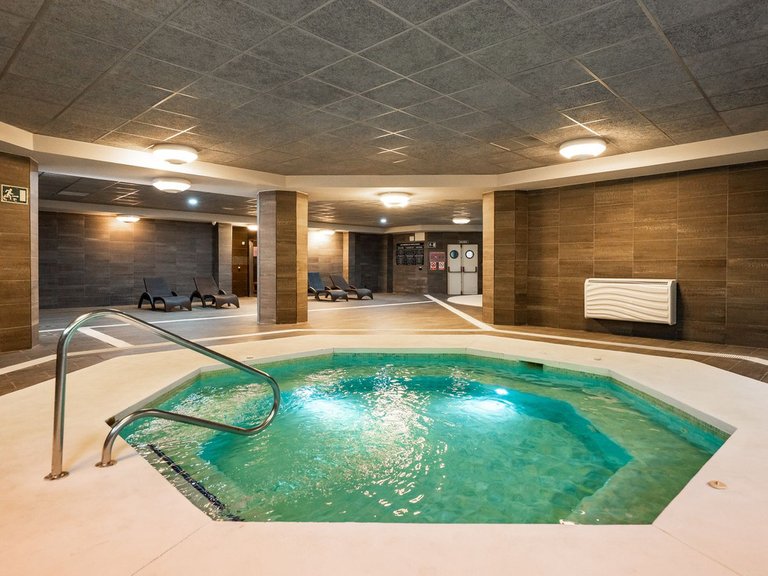 Apartment for Sale in Puerto Banús, Malaga 23