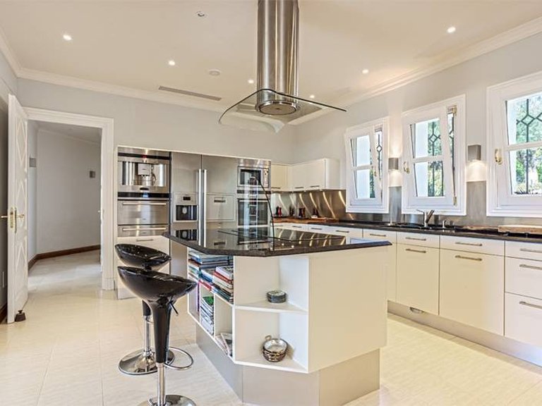 Villa for Sale in La Zagaleta, Malaga 8