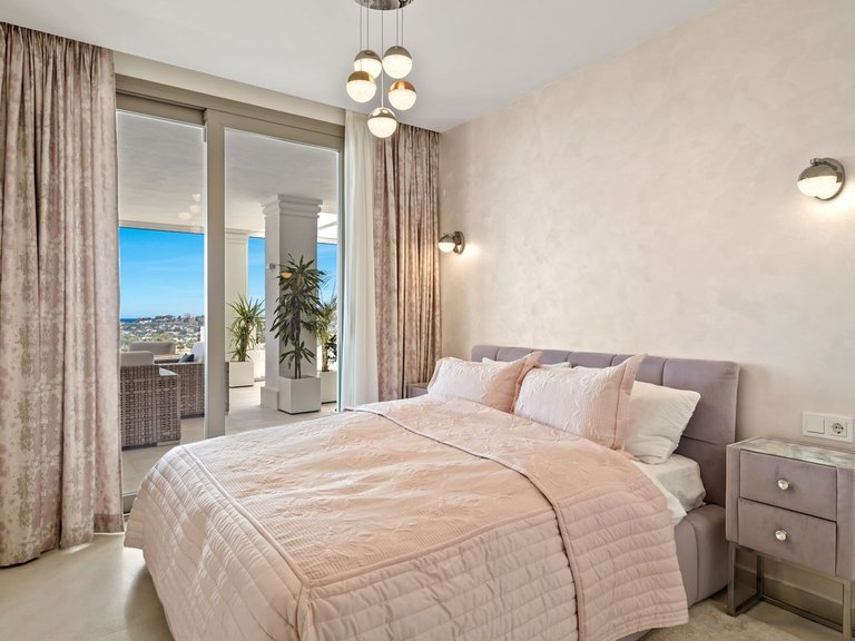 Penthouse for Sale in Nueva Andalucía, Malaga 23
