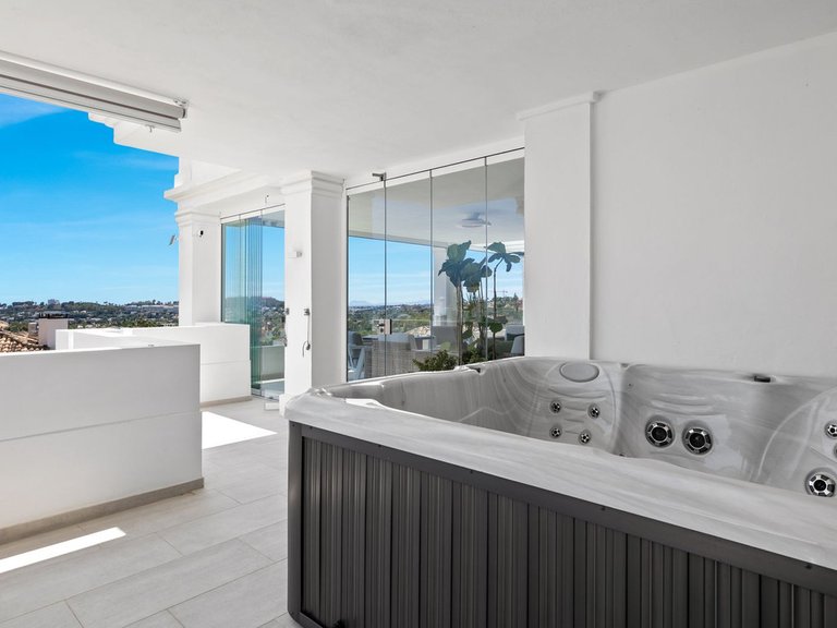 Penthouse for Sale in Nueva Andalucía, Malaga 7