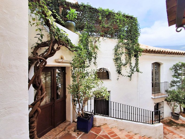 Villa for Sale in Benahavís, Malaga 26
