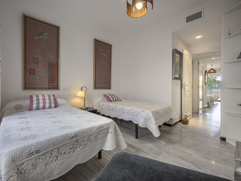 Apartment for Sale in Puerto Banús, Malaga 17