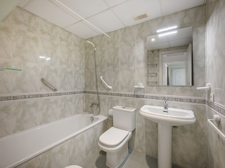 Apartment for Sale in Puerto Banús, Malaga 18