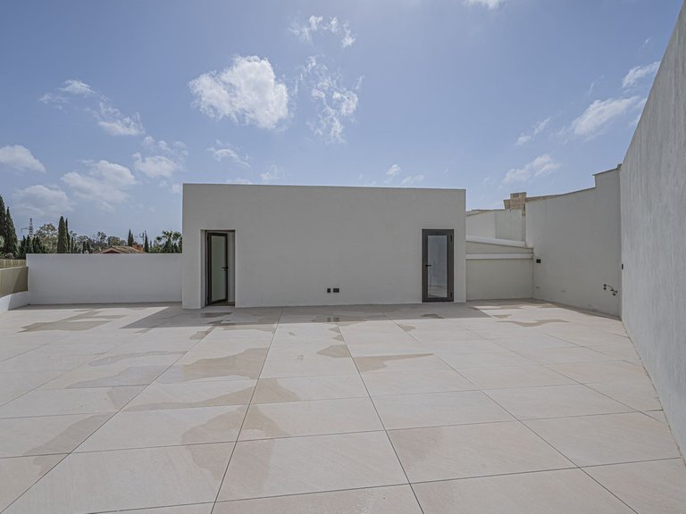 Apartment for Sale in The Golden Mile, Malaga 11