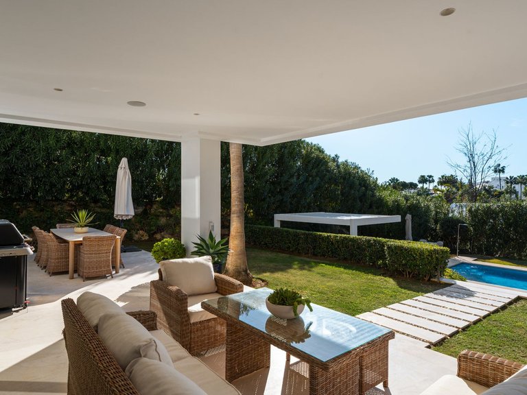 Villa for Sale in Nueva Andalucía, Malaga 27