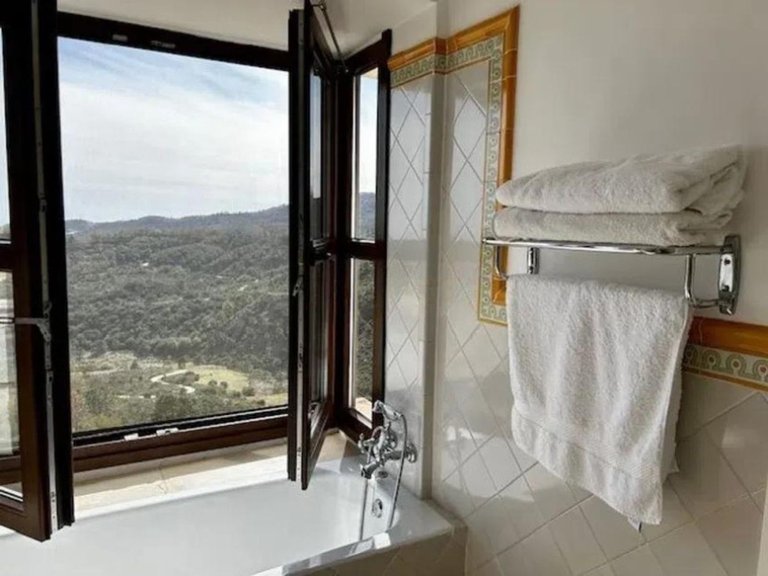 Villa for Sale in Benahavís, Malaga 10