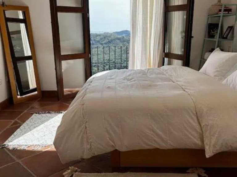 Villa for Sale in Benahavís, Malaga 11