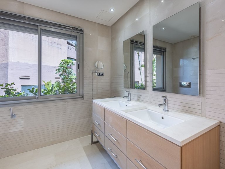 Apartment for Sale in Marbella, Malaga 27