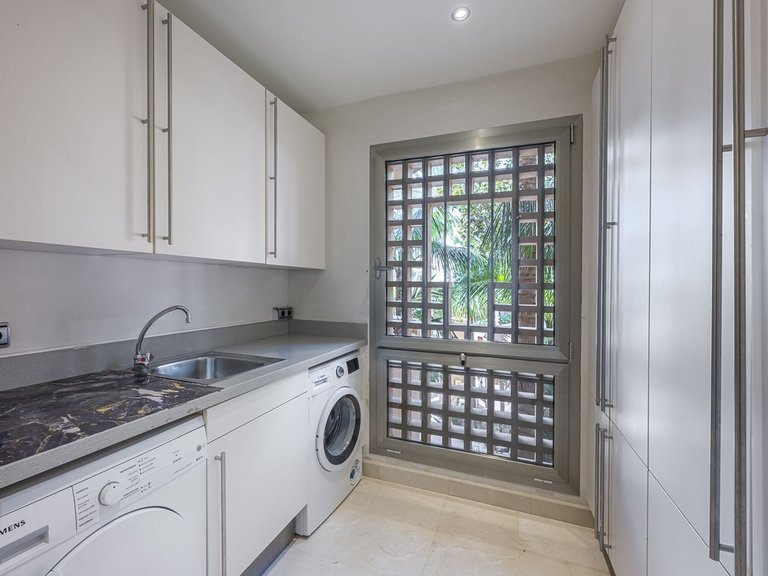 Apartment for Sale in Marbella, Malaga 32