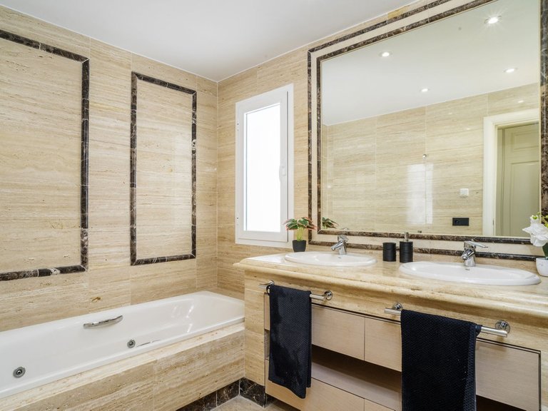 Apartment for Sale in Marbella, Malaga 12